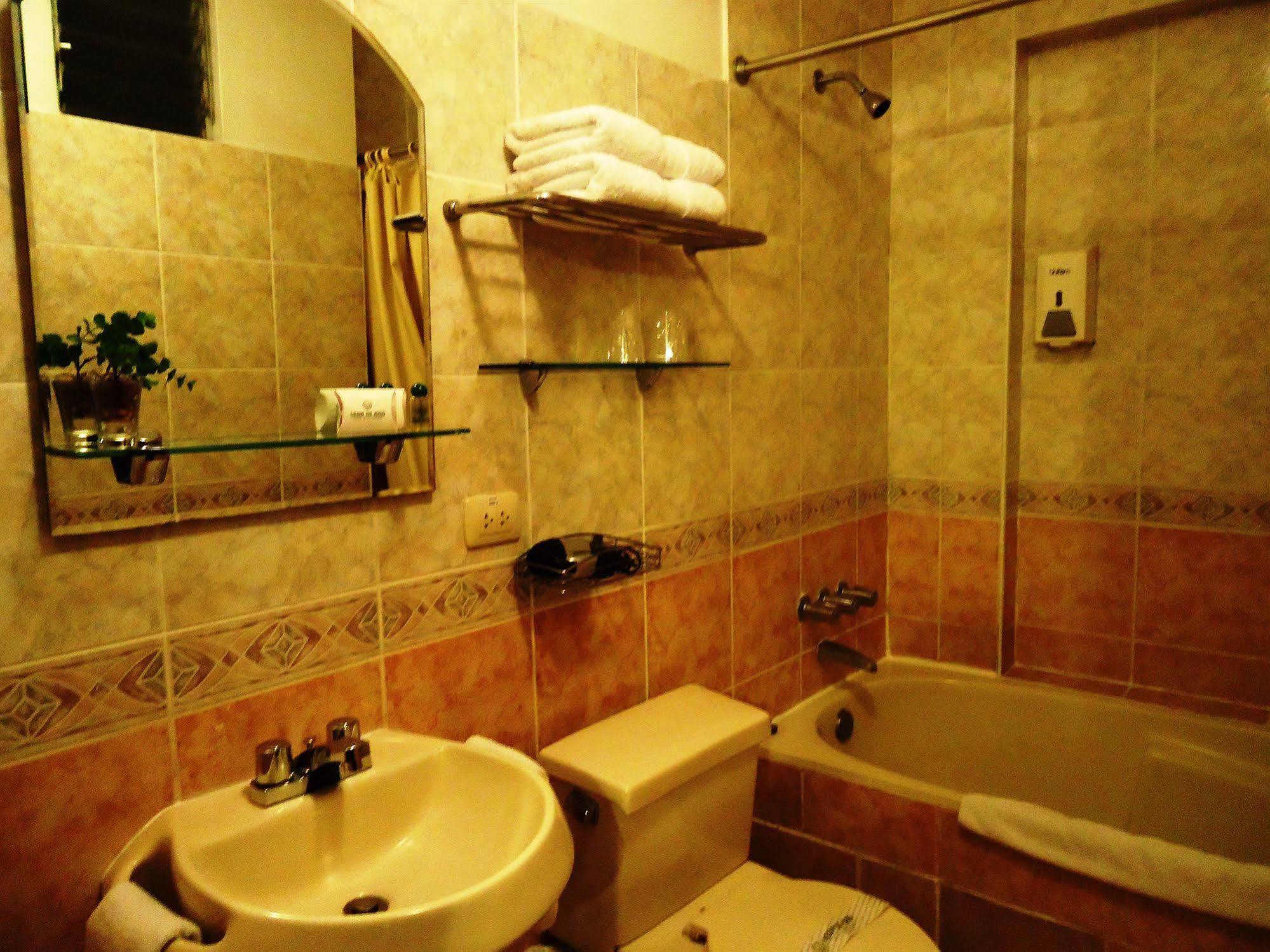Leon De Oro Inn & Suites Λίμα Εξωτερικό φωτογραφία